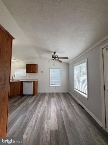 112 WOODSIDE RD, New Egypt, NJ 08533