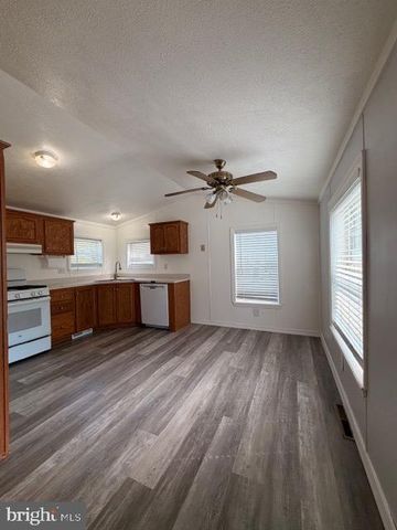 112 WOODSIDE RD, New Egypt, NJ 08533