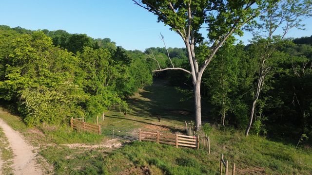 1820 New Hwy 7, Columbia, TN 38401