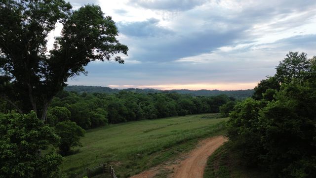 1820 New Hwy 7, Columbia, TN 38401