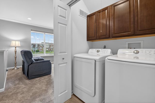 1563 Deer Pointe Drive, South Elgin, IL 60177