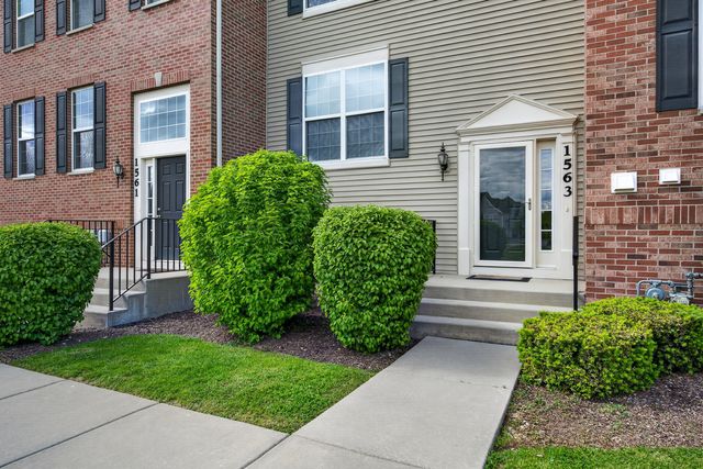 1563 Deer Pointe Drive, South Elgin, IL 60177