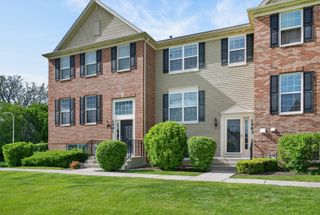 1563 Deer Pointe Drive, South Elgin, IL 60177