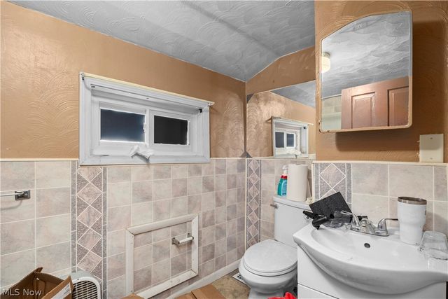 1674 E 32nd Street, Lorain, OH 44055