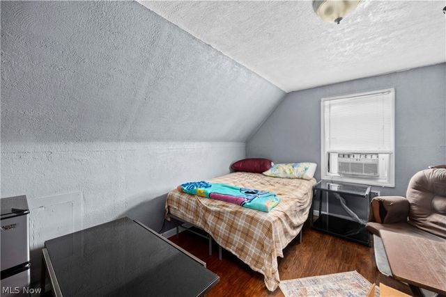 1674 E 32nd Street, Lorain, OH 44055