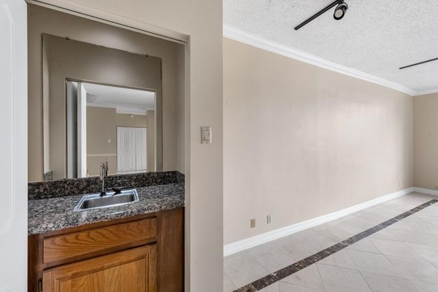 5150 Hidalgo Street 202, Houston, TX 77056