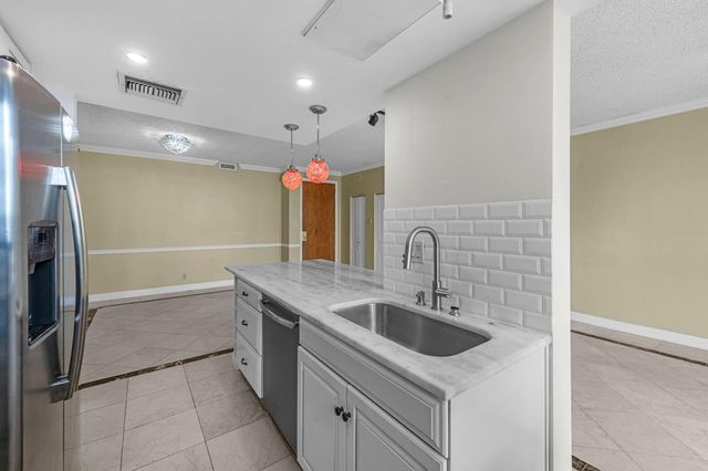 5150 Hidalgo Street 202, Houston, TX 77056