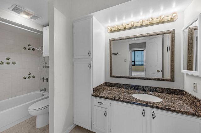 5150 Hidalgo Street 202, Houston, TX 77056