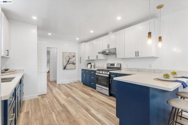 7850 Lockwood St, Oakland, CA 94621