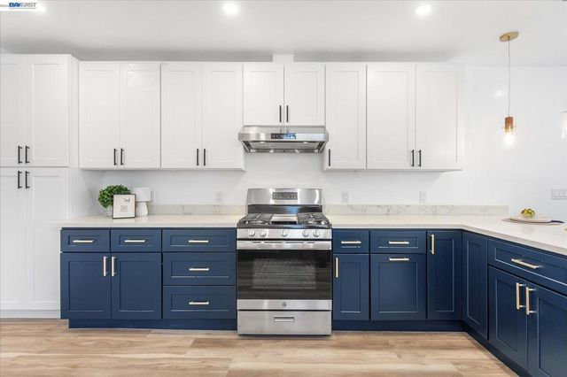 7850 Lockwood St, Oakland, CA 94621