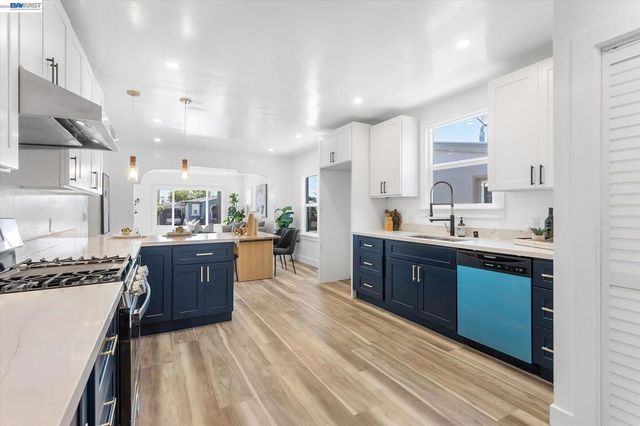 7850 Lockwood St, Oakland, CA 94621