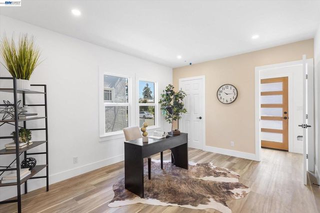 7850 Lockwood St, Oakland, CA 94621