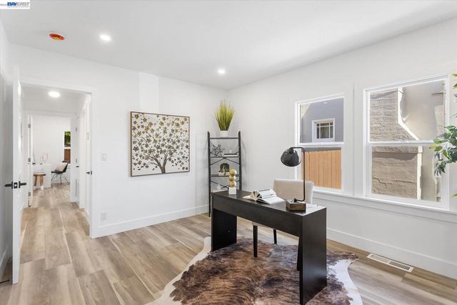7850 Lockwood St, Oakland, CA 94621