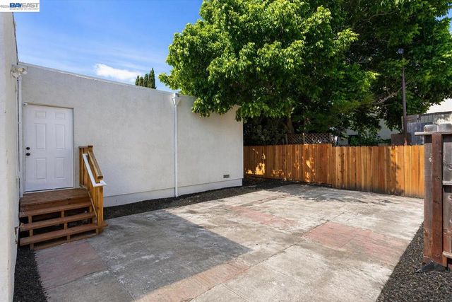 7850 Lockwood St, Oakland, CA 94621