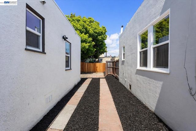 7850 Lockwood St, Oakland, CA 94621