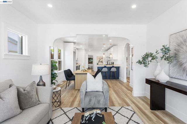 7850 Lockwood St, Oakland, CA 94621
