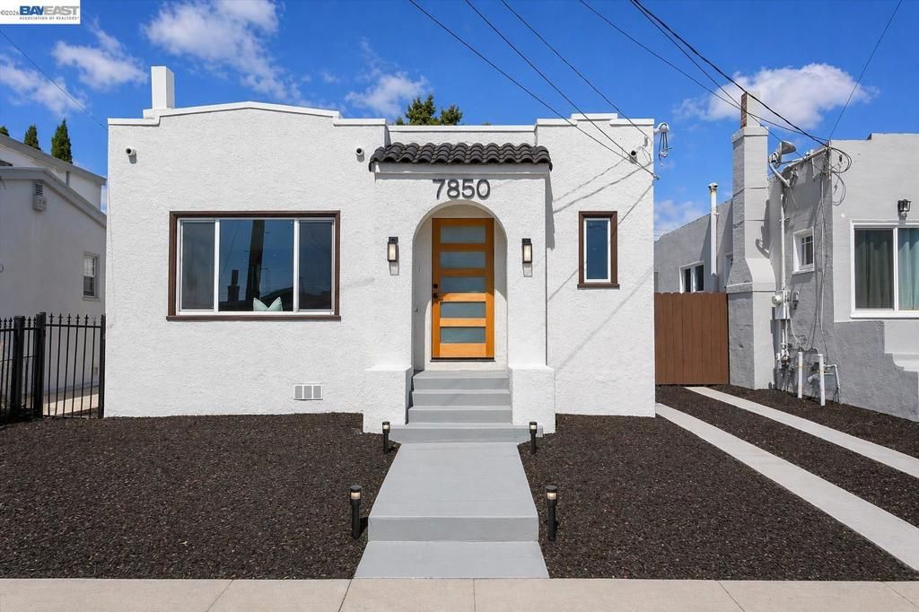 7850 Lockwood St, Oakland, CA 94621