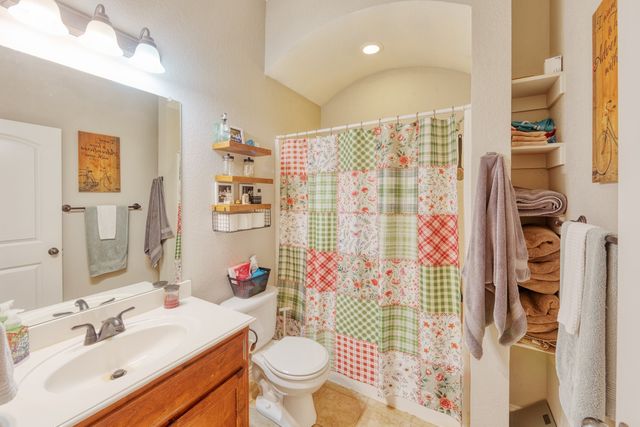 18 Pleasant Valley, Sanger, TX 76266