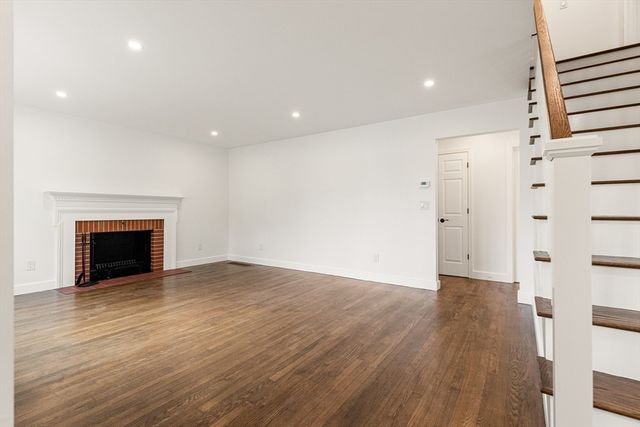 39 Mckinley Avenue, Lowell, MA 01851