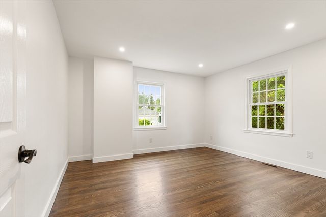 39 Mckinley Avenue, Lowell, MA 01851