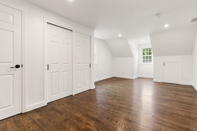 39 Mckinley Avenue, Lowell, MA 01851