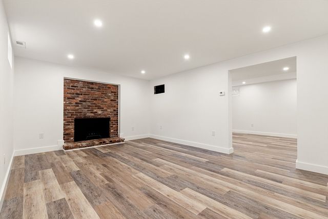 39 Mckinley Avenue, Lowell, MA 01851