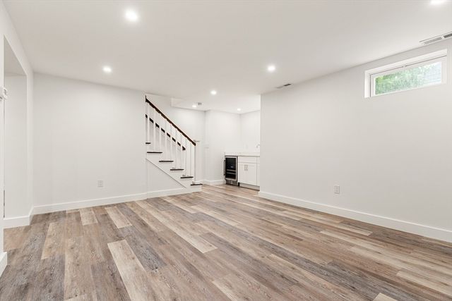 39 Mckinley Avenue, Lowell, MA 01851