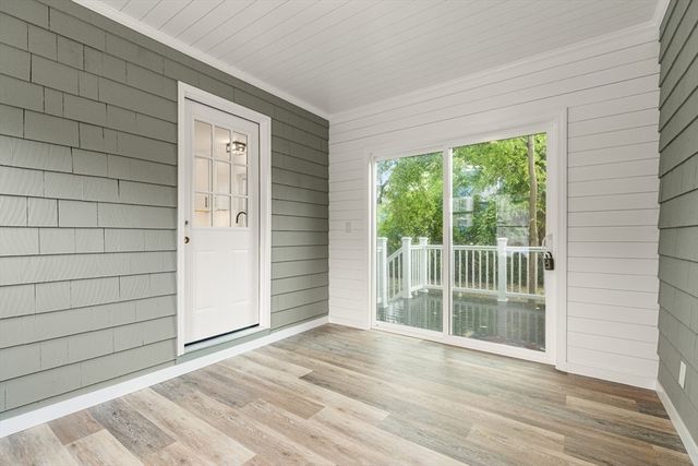 39 Mckinley Avenue, Lowell, MA 01851