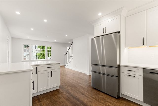 39 Mckinley Avenue, Lowell, MA 01851