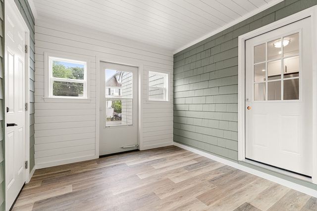 39 Mckinley Avenue, Lowell, MA 01851
