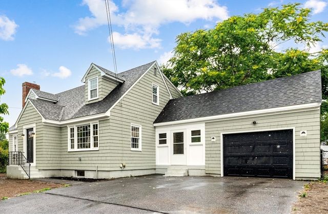 39 Mckinley Avenue, Lowell, MA 01851