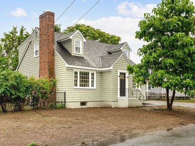 39 Mckinley Avenue, Lowell, MA 01851