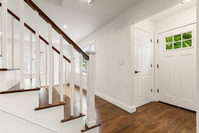 39 Mckinley Avenue, Lowell, MA 01851