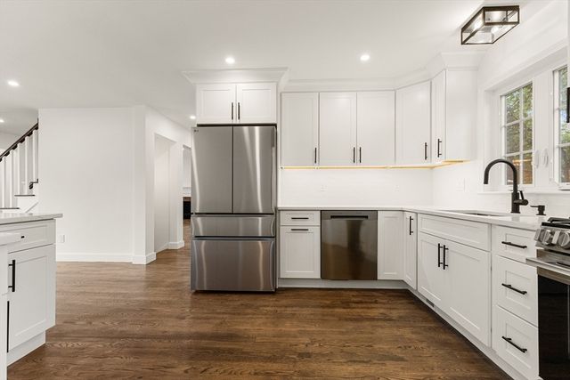 39 Mckinley Avenue, Lowell, MA 01851