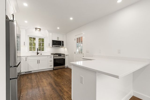 39 Mckinley Avenue, Lowell, MA 01851