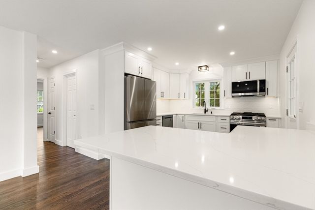 39 Mckinley Avenue, Lowell, MA 01851