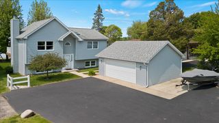 1905 E Grand Avenue, Lindenhurst, IL 60046
