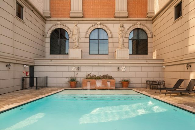 1025 S Shepherd Drive 110, Houston, TX 77019