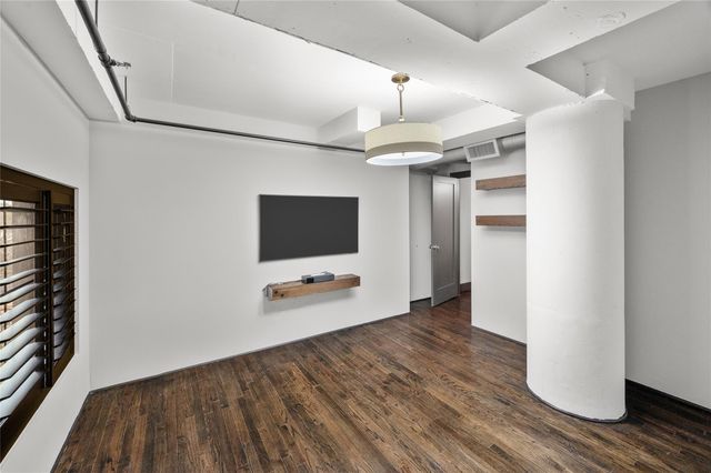 1025 S Shepherd Drive 110, Houston, TX 77019