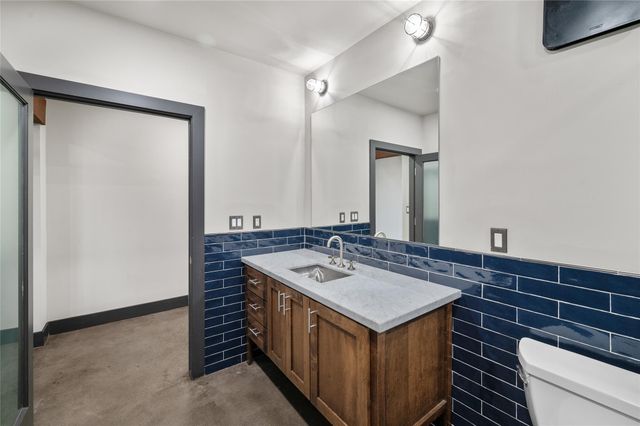 1025 S Shepherd Drive 110, Houston, TX 77019