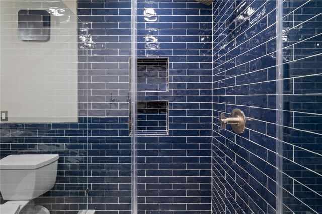 1025 S Shepherd Drive 110, Houston, TX 77019