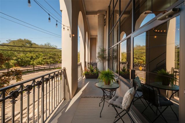 1025 S Shepherd Drive 110, Houston, TX 77019