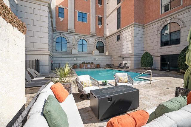 1025 S Shepherd Drive 110, Houston, TX 77019