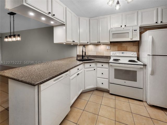 15385 S Dixie Hwy 22 Hwy, Palmetto Bay, FL 33157