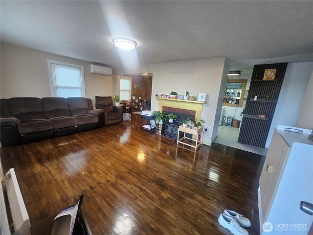 13727 37th Avenue S, Tukwila, WA 98168