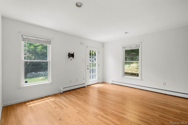 109 Tanglewylde Road, Lake Peekskill, NY 10537