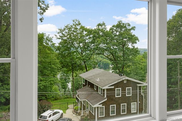 109 Tanglewylde Road, Lake Peekskill, NY 10537