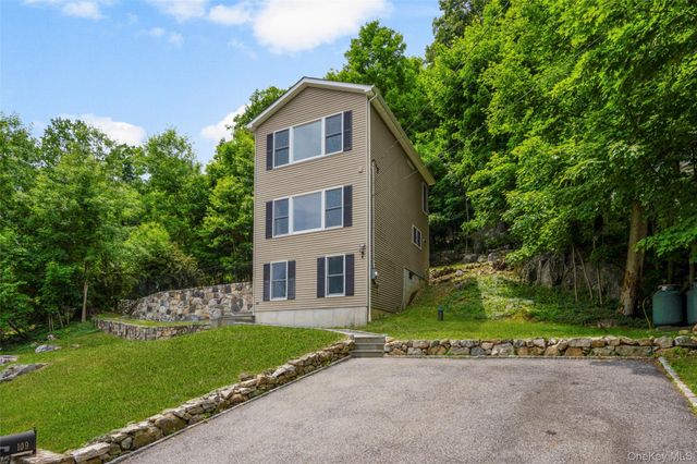 109 Tanglewylde Road, Lake Peekskill, NY 10537