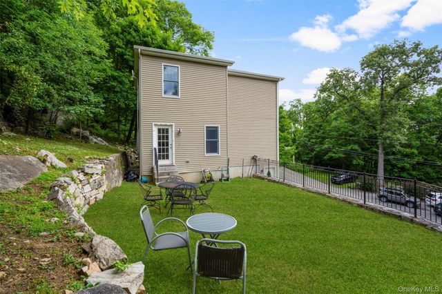 109 Tanglewylde Road, Lake Peekskill, NY 10537