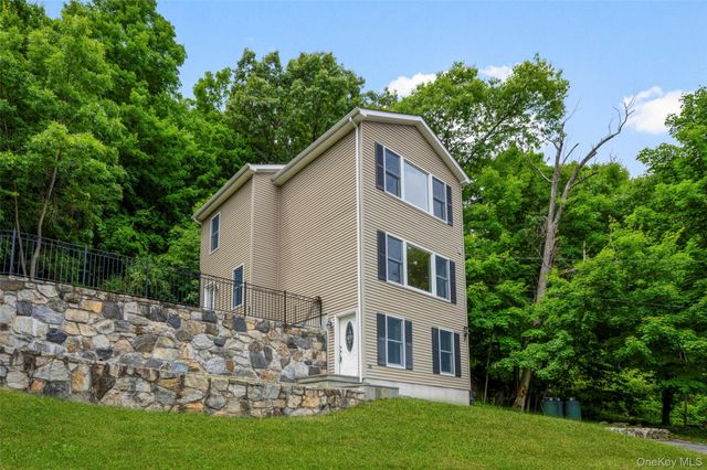 109 Tanglewylde Road, Lake Peekskill, NY 10537